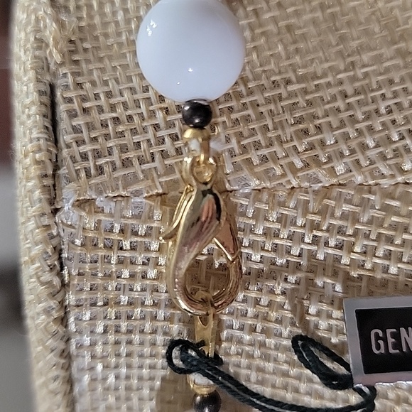 Lucite White & Gold Ornate Beaded Chunky Statement Necklace - Picture 7 of 8